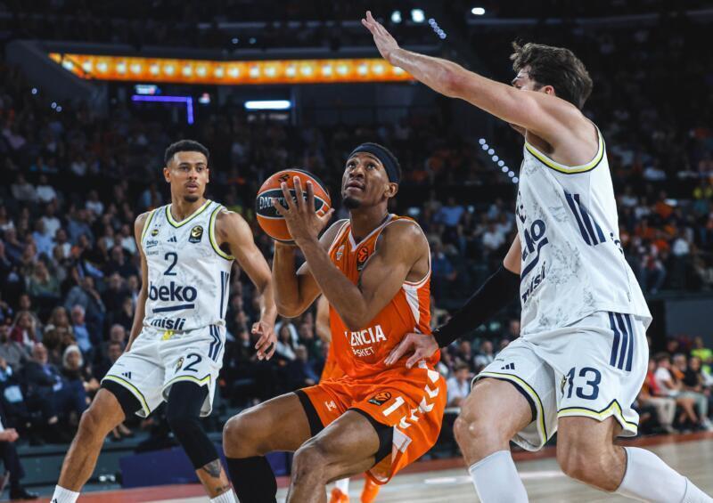 Valencia Basket vence a Fenerbahçe y sorprende a los campeones 1000273941