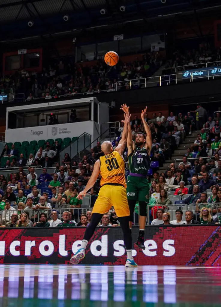 Unicaja vence a Oostende con un contundente 102-80 Chris Duarte contra Oostende