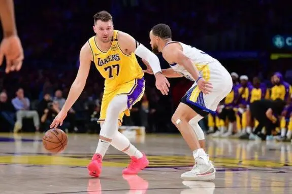 Butler derrota a los Lakers y Doncic en emocionante partido Doncic Curry