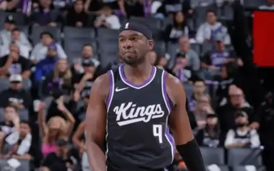 Terence Davis firma con Sacramento Kings Terence Davis