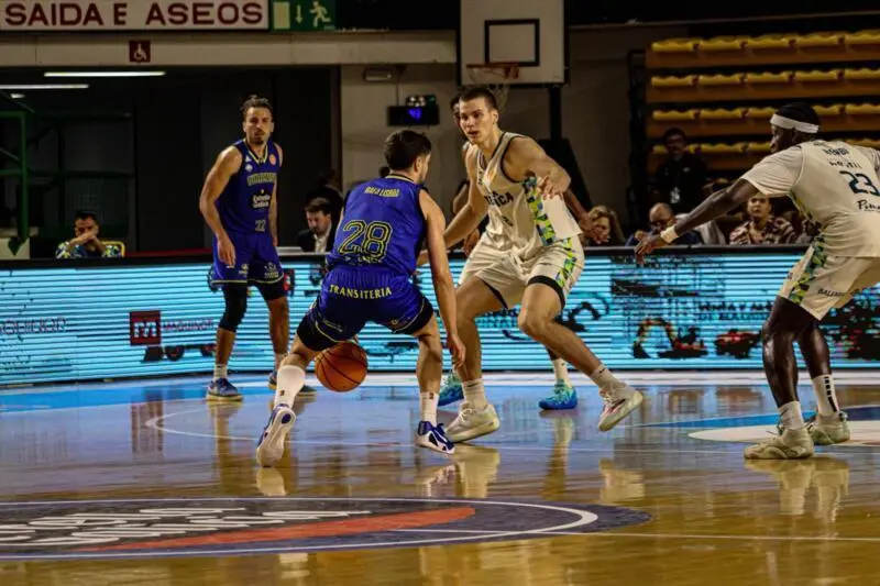 Hestia se queda cerca del premio en Ourense 84-80 COurenseB