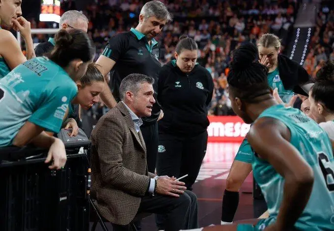 Francis Tomé es destituido como entrenador del CAB Estepona Francis Tome