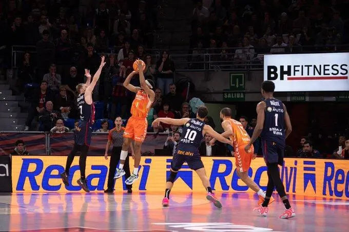 Taylor apaga el fuego del Buesa con un tiro final (89-91) Kameron Taylor