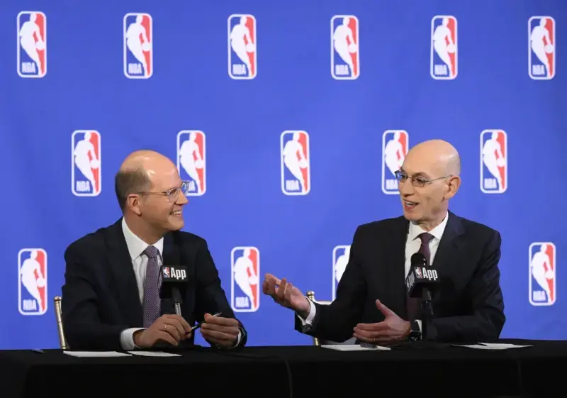 NBA y FIBA impulsan nueva liga europea de baloncesto fiba secretary general andreas zagklis and nba commissioner adam silver 1766419687957