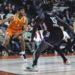 Valencia Basket domina a París en el Roig Arena 98-84 Kam Taylor