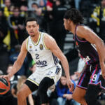 Fenerbahce resiste en París y logra sexta victoria en EuroLeague Baldwin en Paris