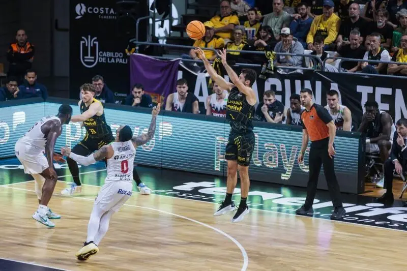 Triunfo del Tenerife 89-85 sobre el Baskonia en un gran partido Fitipaldo
