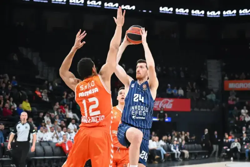 Valencia Basket vence a Efes que no ganaba desde diciembre Osmani Anadolu Efes