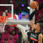 Wembanyama causa sensación en su debut en playoffs Wembanyama