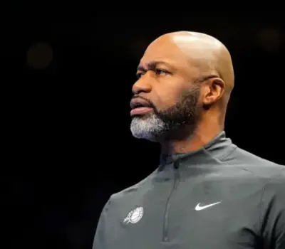 Despido sorpresivo en playoffs: primera gran víctima tras fracaso Jamahl Mosley