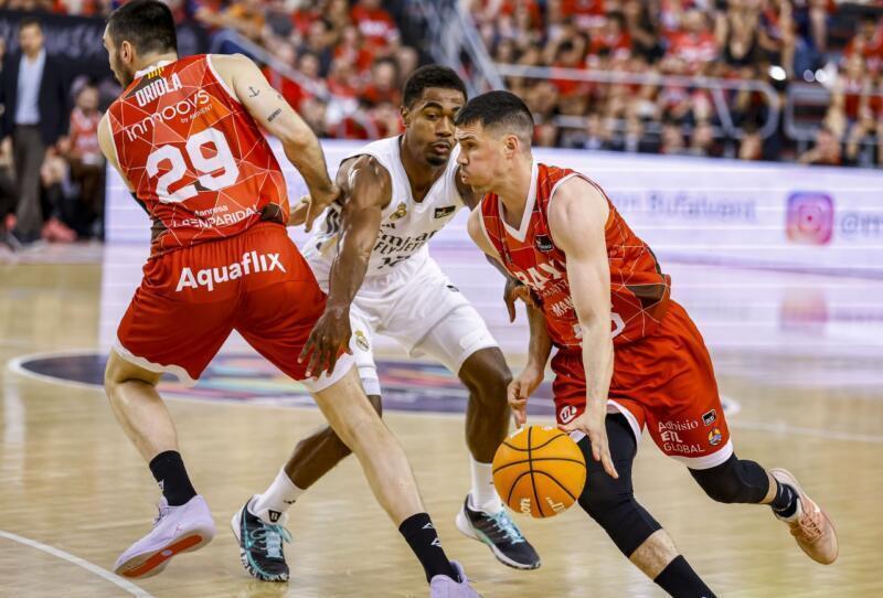 BAXI Manresa logra emocionante victoria contra Real Madrid 94-87 BAXI gana Real Madrid