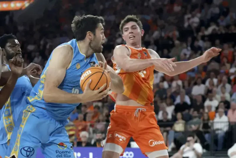 Dreamland Gran Canaria desciende tras perder con Valencia Basket Tobey contra De Larrea