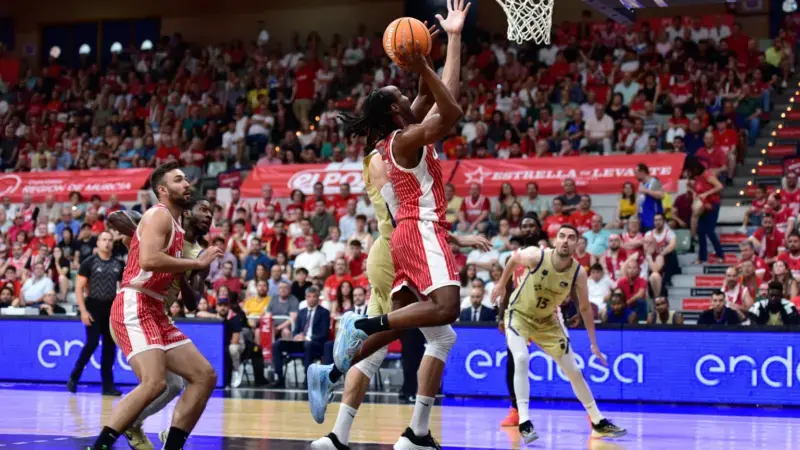 UCAM Murcia sufre derrota histórica ante Barça en su debut UCAM