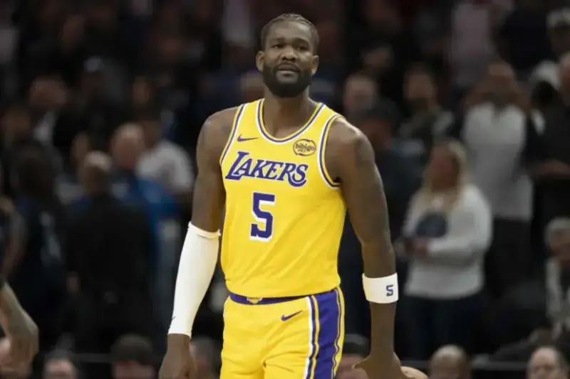 Lakers traspasan a Deandre Ayton a Wizards en movimiento clave Deandre Ayton
