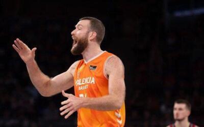 Matt Costello logra contrato histórico en Japón Matt Costello