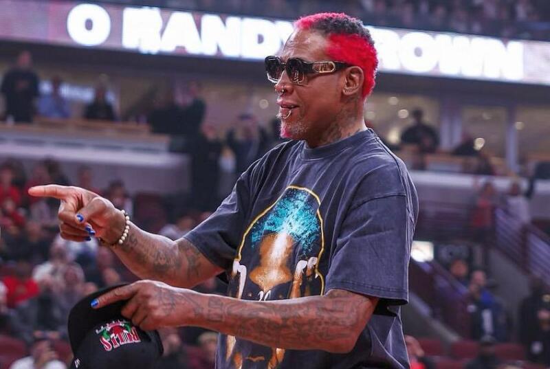 Ofer Yannay del Hapoel Tel Aviv ofrece clínic de rebote con Rodman Dennis Rodman Clinic Rebote