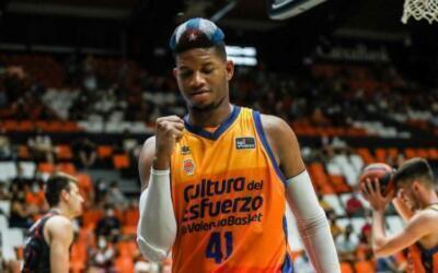 Jasiel Rivero entrena con Valencia