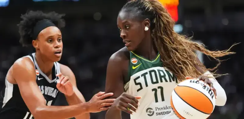 Awa Fam rompe récord como la más joven en anotar 50 triples en WNBA Awa Fam record triples scaled