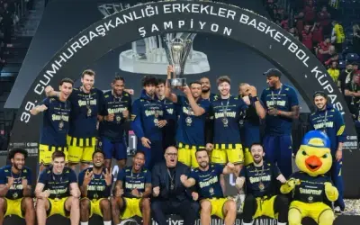 Fenerbahce gana la Supercopa de Turquía al vencer a Besiktas Fenerbahce Supercopa Turquia