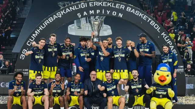 Fenerbahce gana la Supercopa de Turquía al vencer a Besiktas Fenerbahce Supercopa Turquia