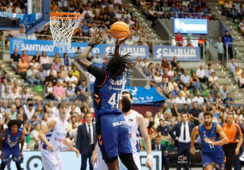 San Pablo Burgos roza una remontada memorable, pero Hapoel Jerusalem gana por 84-85 San Pablo Burgos y Hapoel Jerusalem durante su partido de EuroCup 2026-27 en el Coliseum.